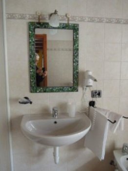 Fare click per visualizzare la foto ingrandita, rifare click per ritornare alla miniatura